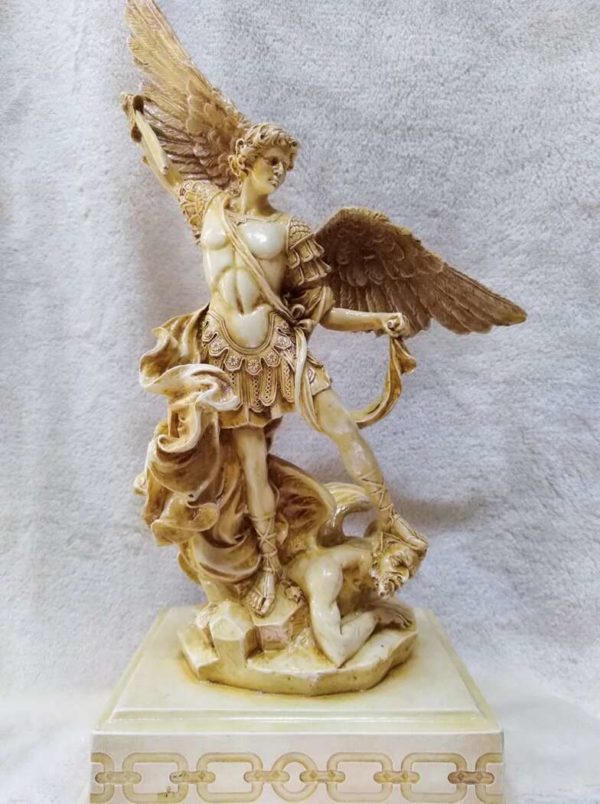 Arcángel San Miguel marmolizado con base
